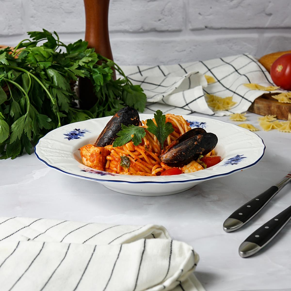 Тарелка глубокая для супа 23 см, 350 мл, коллекция "Blue Flower"  P.L. Proff Cuisine