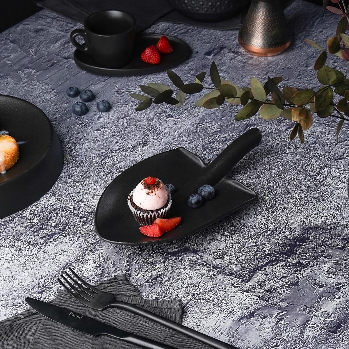 Блюдо "Лопата" 24*13*4 см, черный цвет фарфора, P.L. Proff Cuisine