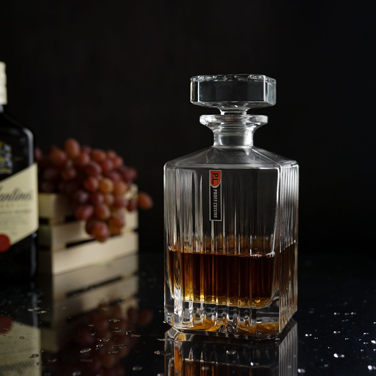 Штоф с крышкой "Modern" 850 мл, стекло P.L. - BarWare